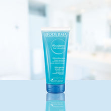 Load image into Gallery viewer, Atoderm Shower Gel 100 ml lifestyle
