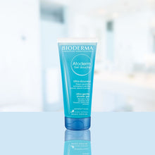 Load image into Gallery viewer, Atoderm Shower Gel 100 ml lifestyle
