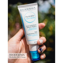 Load image into Gallery viewer, HYDRABIO GEL CRÈME holding the product