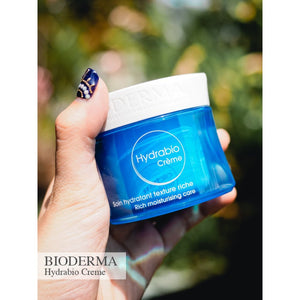 HYDRABIO CRÈME POT holding the product